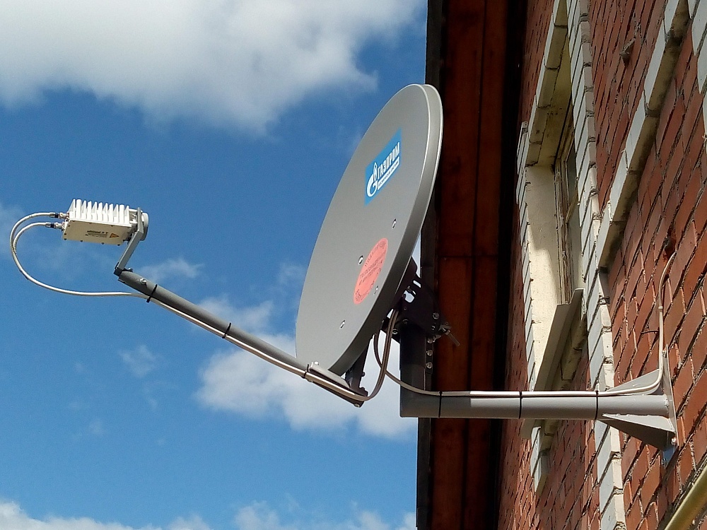 высокоскоростной спутниковый интернет. комплект спутникового интернета триколор. спутниковая антенна для интернета. мобильный спутниковый интернет. антенна спутниковая сенсат.